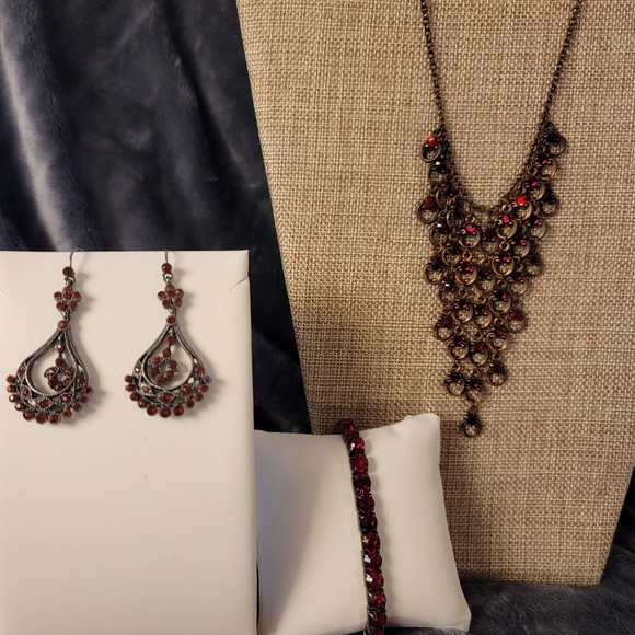 Seasonal Whispers necklace with matching bracelet - Picture 8 of 10